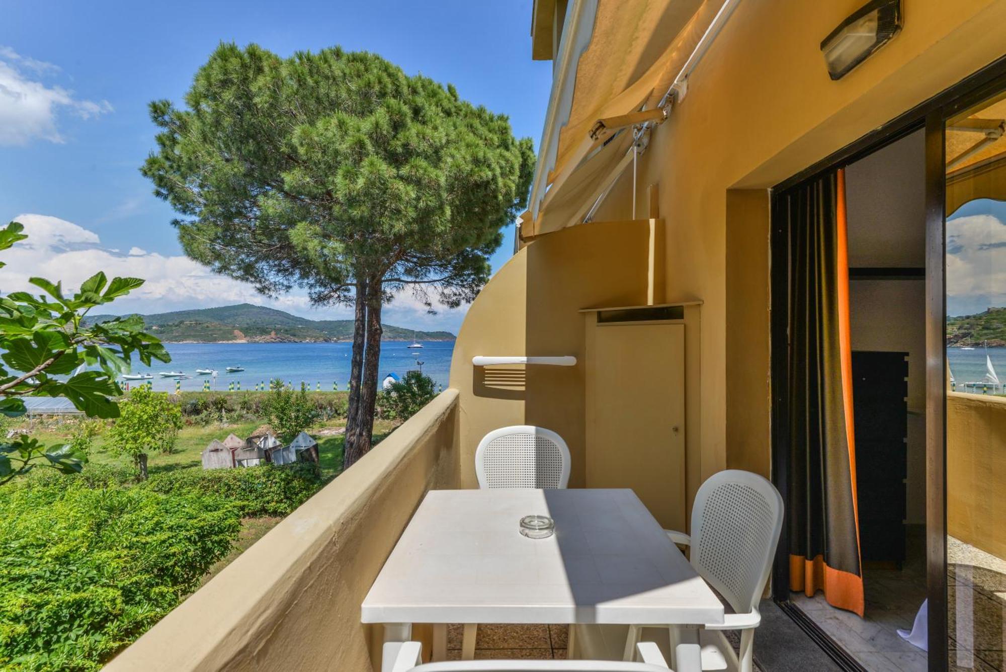 Hotel Le Acacie Capoliveri  Buitenkant foto