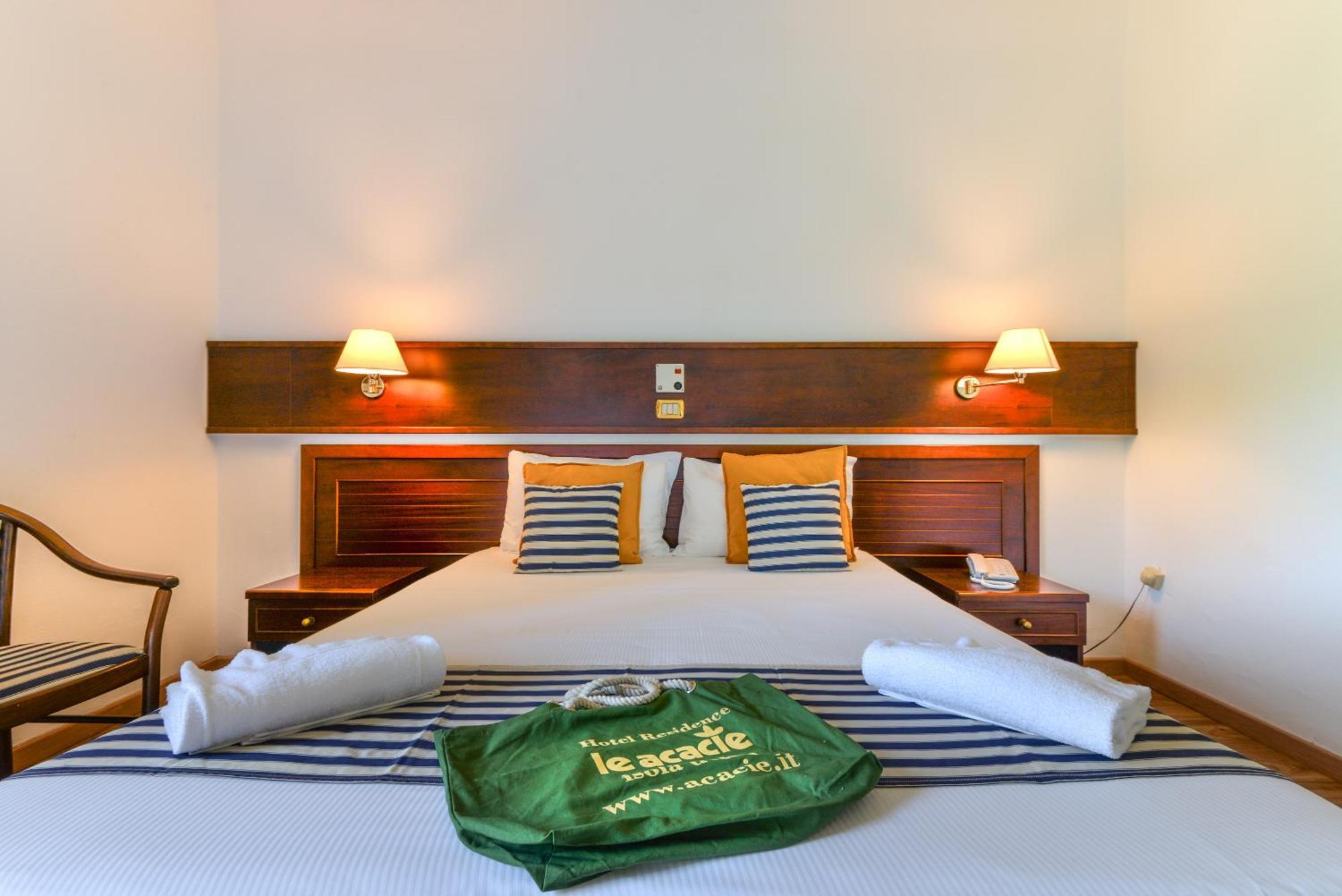 Hotel Le Acacie Capoliveri  Buitenkant foto