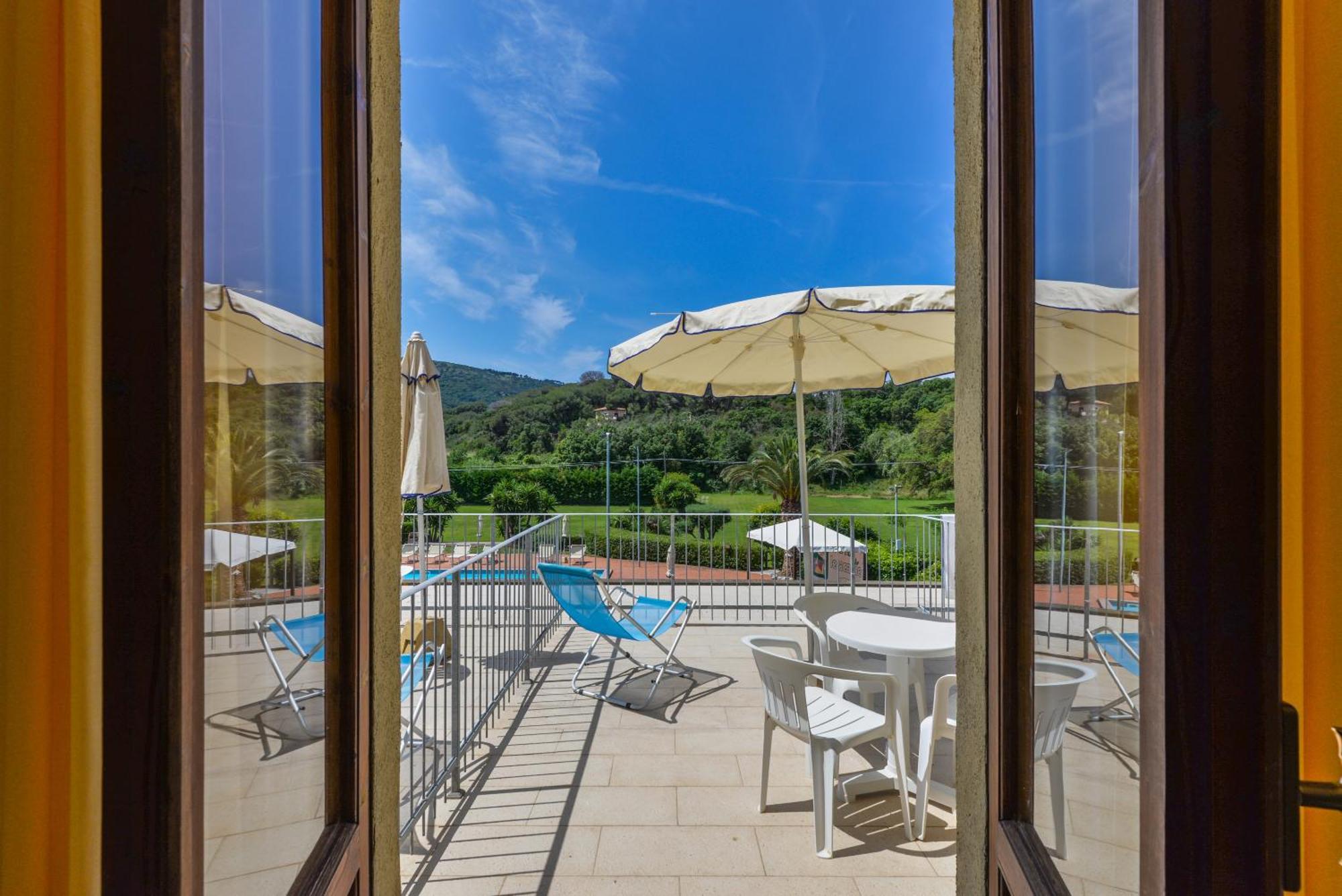 Hotel Le Acacie Capoliveri  Buitenkant foto