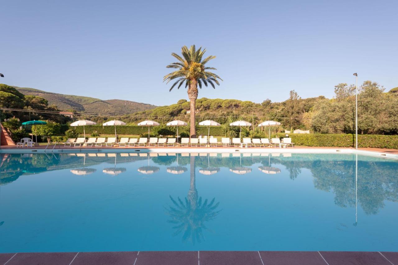 Hotel Le Acacie Capoliveri  Buitenkant foto