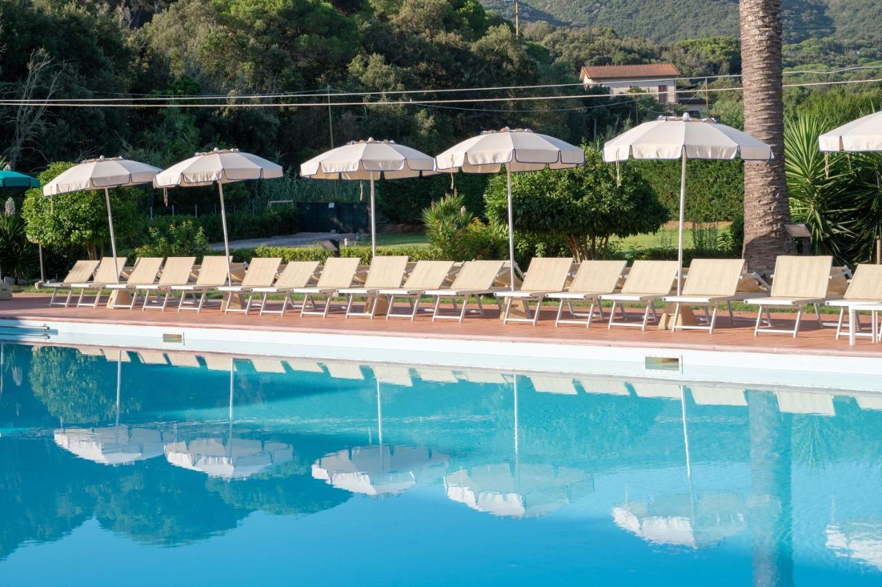 Hotel Le Acacie Capoliveri  Buitenkant foto
