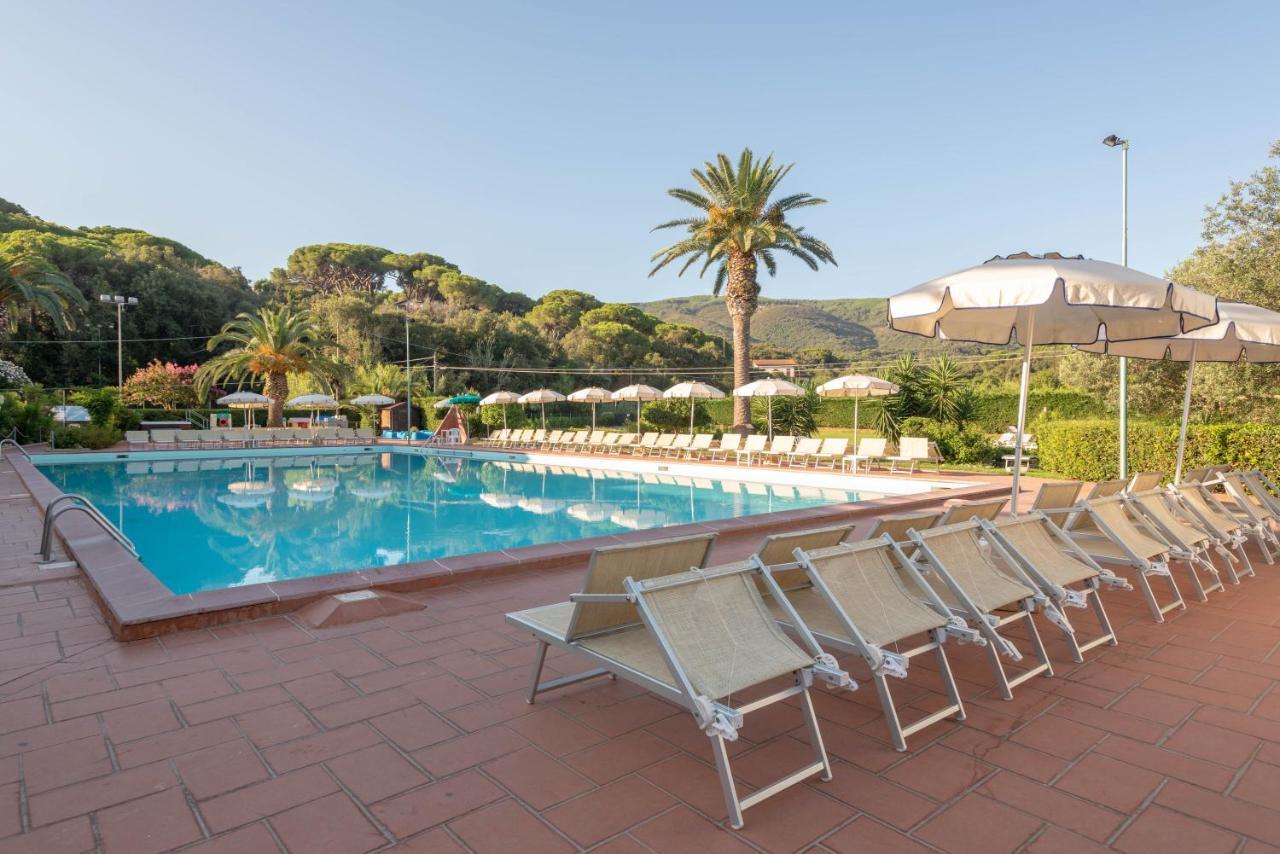 Hotel Le Acacie Capoliveri  Buitenkant foto