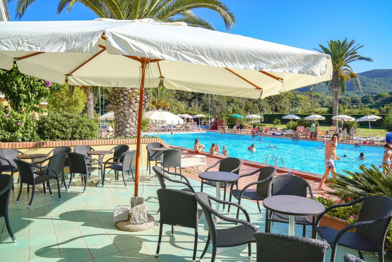 Hotel Le Acacie Capoliveri  Buitenkant foto